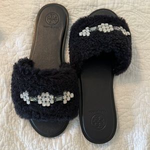 Tory Burch Aspen Shearling Slide in Perfect Navy. Size 7.5. Worn once.